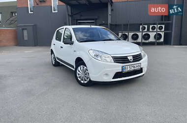 Хэтчбек Dacia Sandero 2009 в 