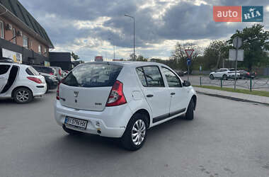 Хэтчбек Dacia Sandero 2009 в 