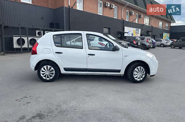 Хэтчбек Dacia Sandero 2009 в 