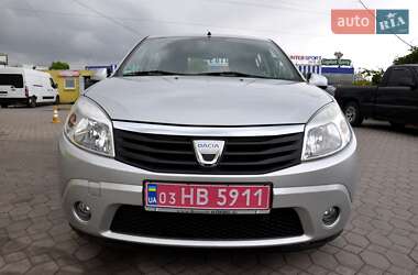 Хэтчбек Dacia Sandero 2010 в 