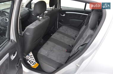 Хэтчбек Dacia Sandero 2010 в 