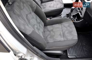 Хэтчбек Dacia Sandero 2010 в 