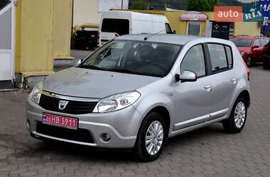 Хэтчбек Dacia Sandero 2010 в Львове