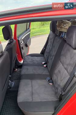 Хэтчбек Dacia Sandero 2009 в 