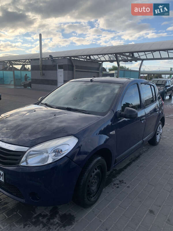 Хэтчбек Dacia Sandero 2011 в Луцке