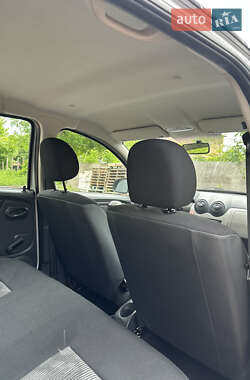 Хэтчбек Dacia Sandero 2009 в 