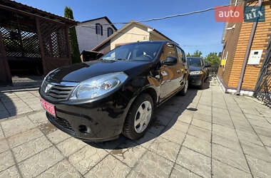 Хэтчбек Dacia Sandero 2009 в Чернигове