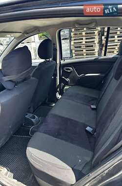Хетчбек Dacia Sandero 2010 в 
