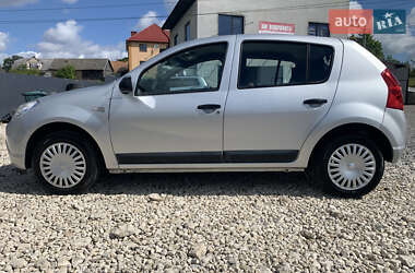 Хетчбек Dacia Sandero 2008 в 