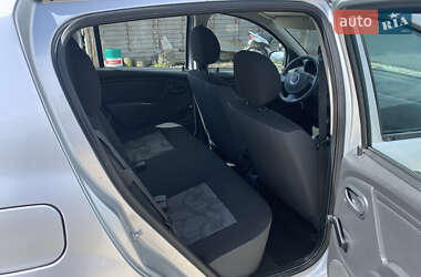 Хетчбек Dacia Sandero 2008 в 