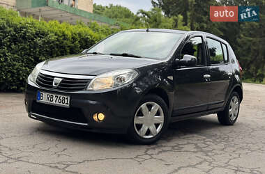 Хетчбек Dacia Sandero 2009 в 