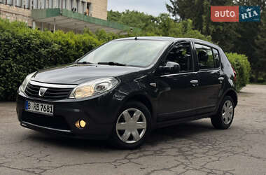 Хетчбек Dacia Sandero 2009 в 
