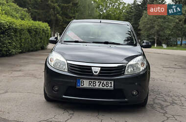 Хетчбек Dacia Sandero 2009 в 