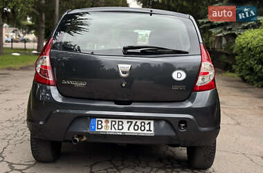 Хетчбек Dacia Sandero 2009 в 