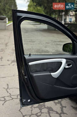 Хетчбек Dacia Sandero 2009 в 
