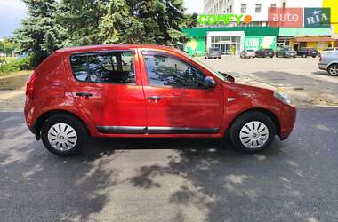 Хетчбек Dacia Sandero 2008 в 