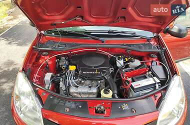 Хетчбек Dacia Sandero 2008 в 