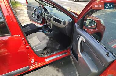 Хетчбек Dacia Sandero 2008 в 