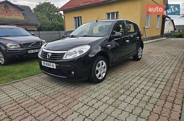 Хэтчбек Dacia Sandero 2010 в Стрые