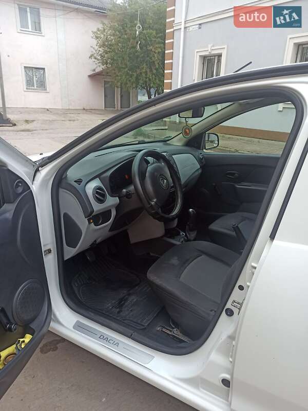 Хэтчбек Dacia Sandero 2013 в Глухове