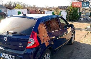 Хэтчбек Dacia Sandero 2009 в 