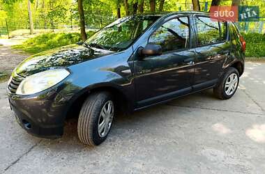 Хетчбек Dacia Sandero 2009 в 