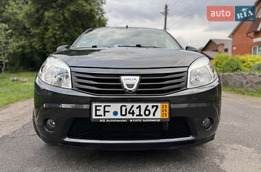 Хетчбек Dacia Sandero 2009 в 