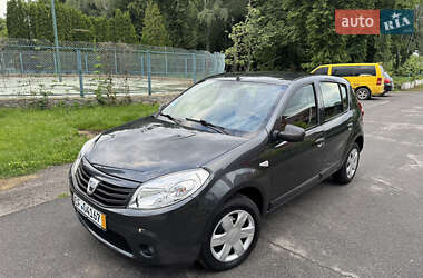 Хетчбек Dacia Sandero 2009 в 