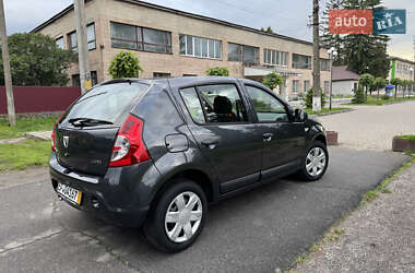 Хетчбек Dacia Sandero 2009 в 