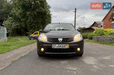 Хетчбек Dacia Sandero 2009 в 