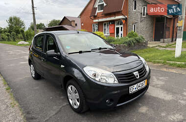 Хетчбек Dacia Sandero 2009 в 