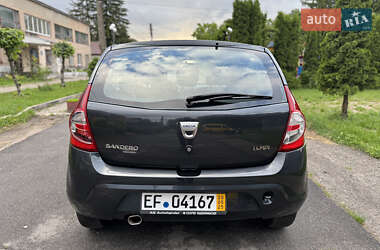 Хетчбек Dacia Sandero 2009 в 