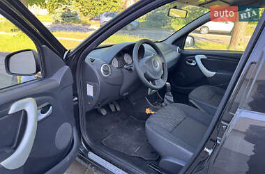 Хэтчбек Dacia Sandero 2010 в 