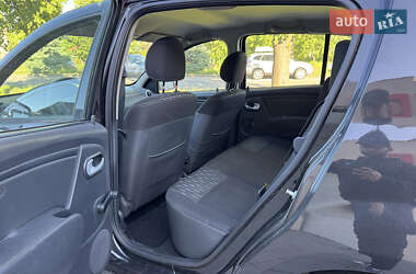Хэтчбек Dacia Sandero 2010 в 