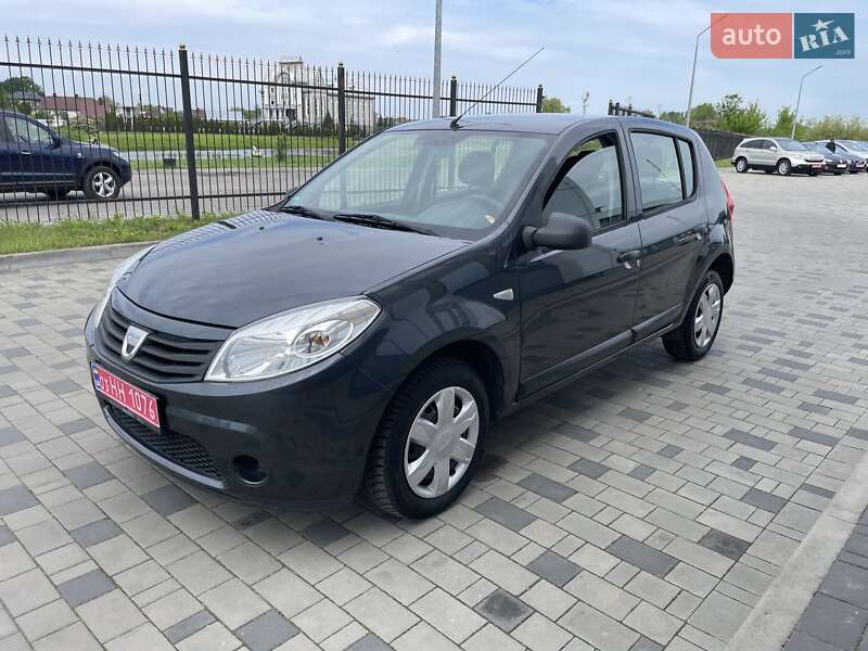 Хэтчбек Dacia Sandero 2009 в 