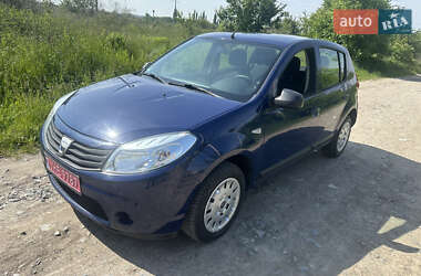 Хэтчбек Dacia Sandero 2009 в Луцке