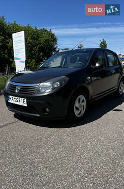 Хэтчбек Dacia Sandero 2009 в Чернигове