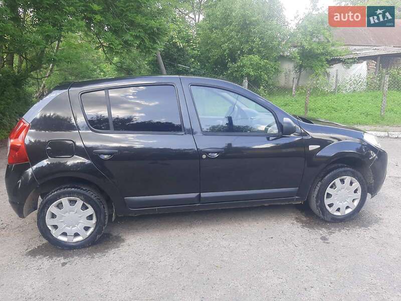 Хэтчбек Dacia Sandero 2009 в Остроге фото 2 Хэтчбек Dacia Sandero 2009 в Остроге