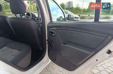 Хетчбек Dacia Sandero 2009 в 