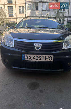 Хэтчбек Dacia Sandero 2010 в 