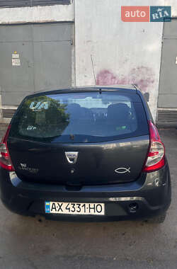 Хэтчбек Dacia Sandero 2010 в 