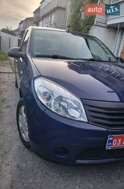 Хэтчбек Dacia Sandero 2009 в Збараже