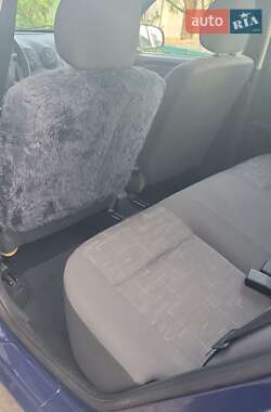 Хэтчбек Dacia Sandero 2009 в 