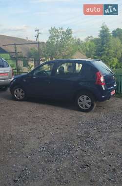 Хэтчбек Dacia Sandero 2009 в 