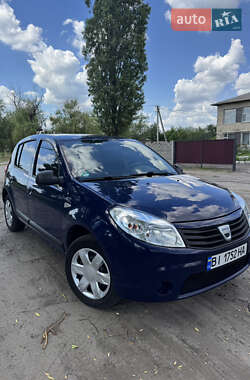 Хэтчбек Dacia Sandero 2008 в Полтаве