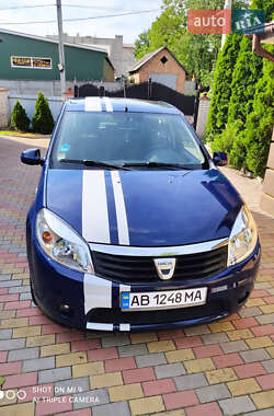 Хэтчбек Dacia Sandero 2009 в 