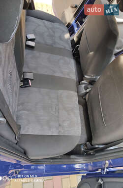 Хэтчбек Dacia Sandero 2009 в 