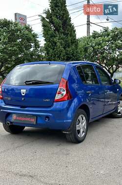 Хетчбек Dacia Sandero 2009 в 