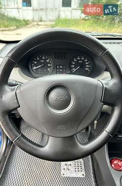 Хетчбек Dacia Sandero 2009 в 