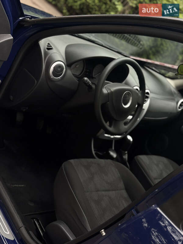 Хэтчбек Dacia Sandero 2010 в Умани